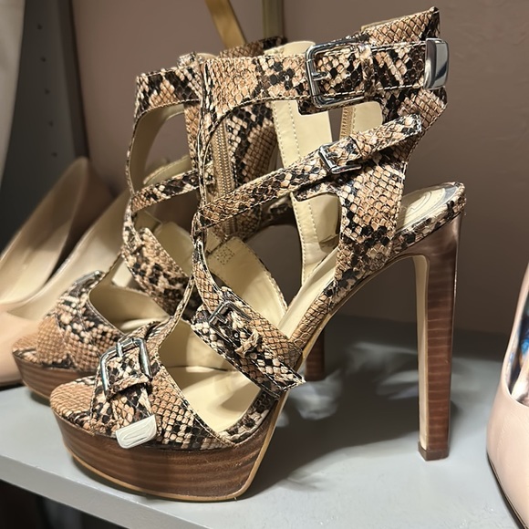 Guess platform snakeskin stiletto heels - Picture 2 of 3
